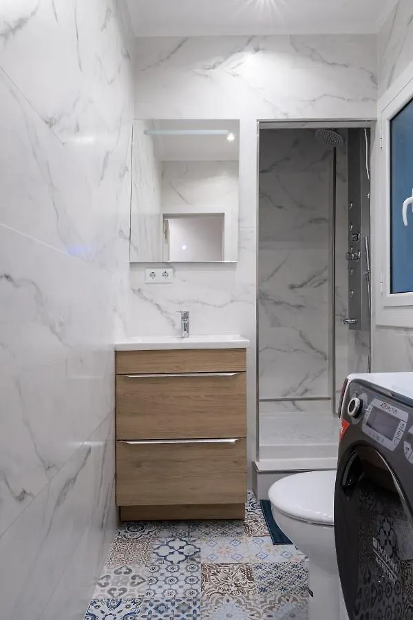 Cozy Studio Apartment 5 Min From Camp Nou Barcelona 0*,  España