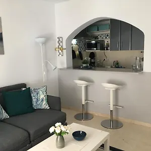 Trinidad Mit Netflix , Fuengirola España